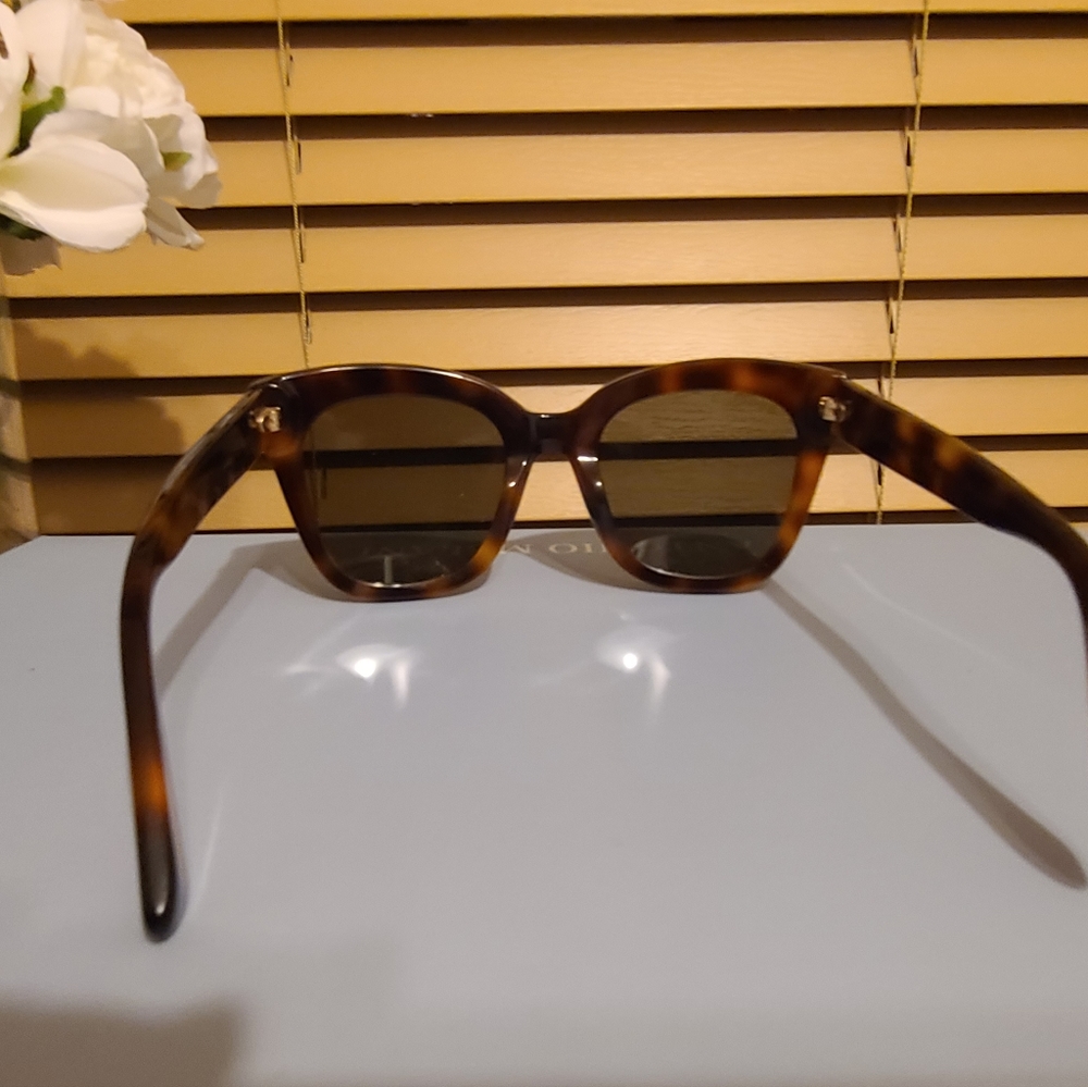 Gucci Dark Brown Tortoise Sunglasses - Picture 3 of 7